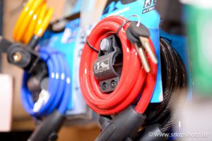 Viele bunte Fahrradschlösser