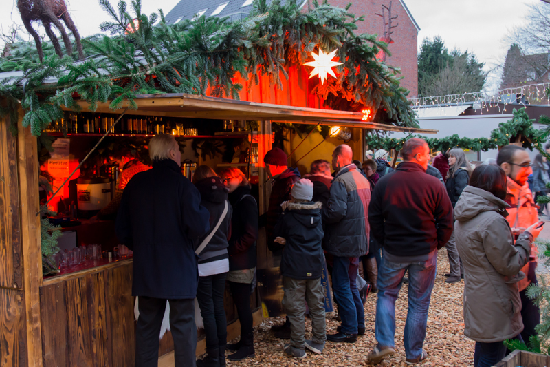 Weihnachtsmarkt 2014 auf dem Tibarg Glühweinstand beim Weihnachtsmarkt 2014 auf dem Tibarg