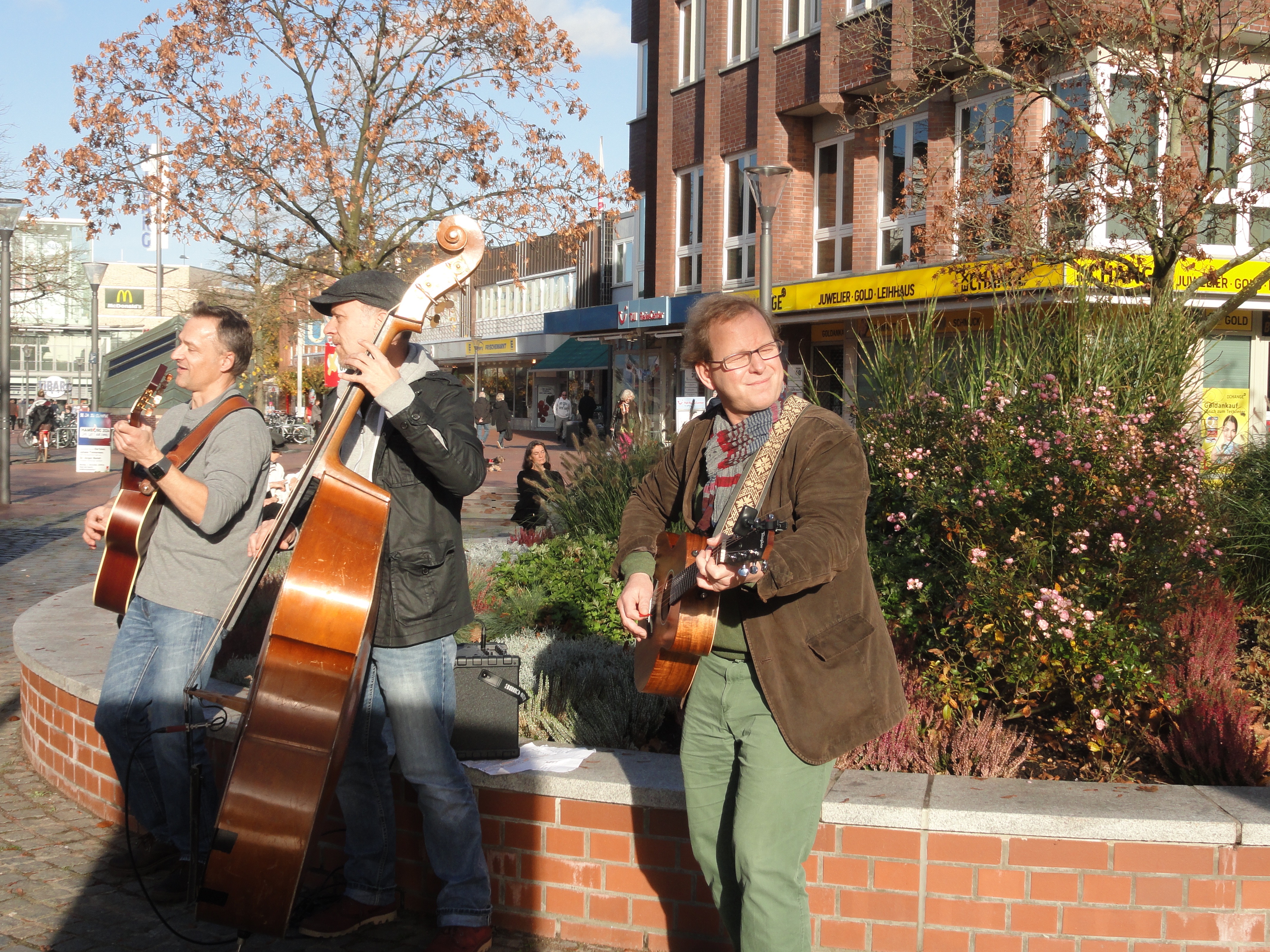 Verkaufsoffener Sonntag am 6.11.2016 Guten Stimmung mit The Roadsters auf dem Tibarg