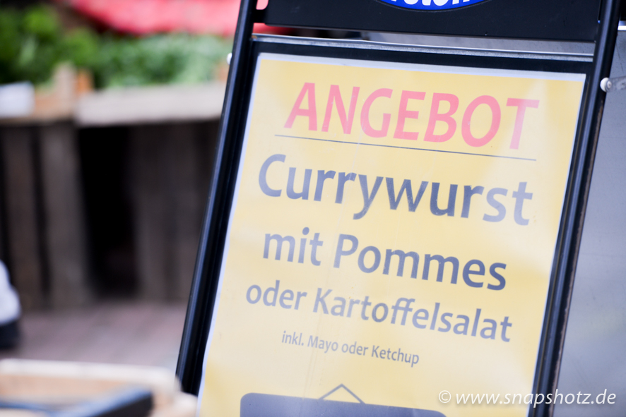Imbiss Edel Currywurst Pommes ist der Verkaufshit